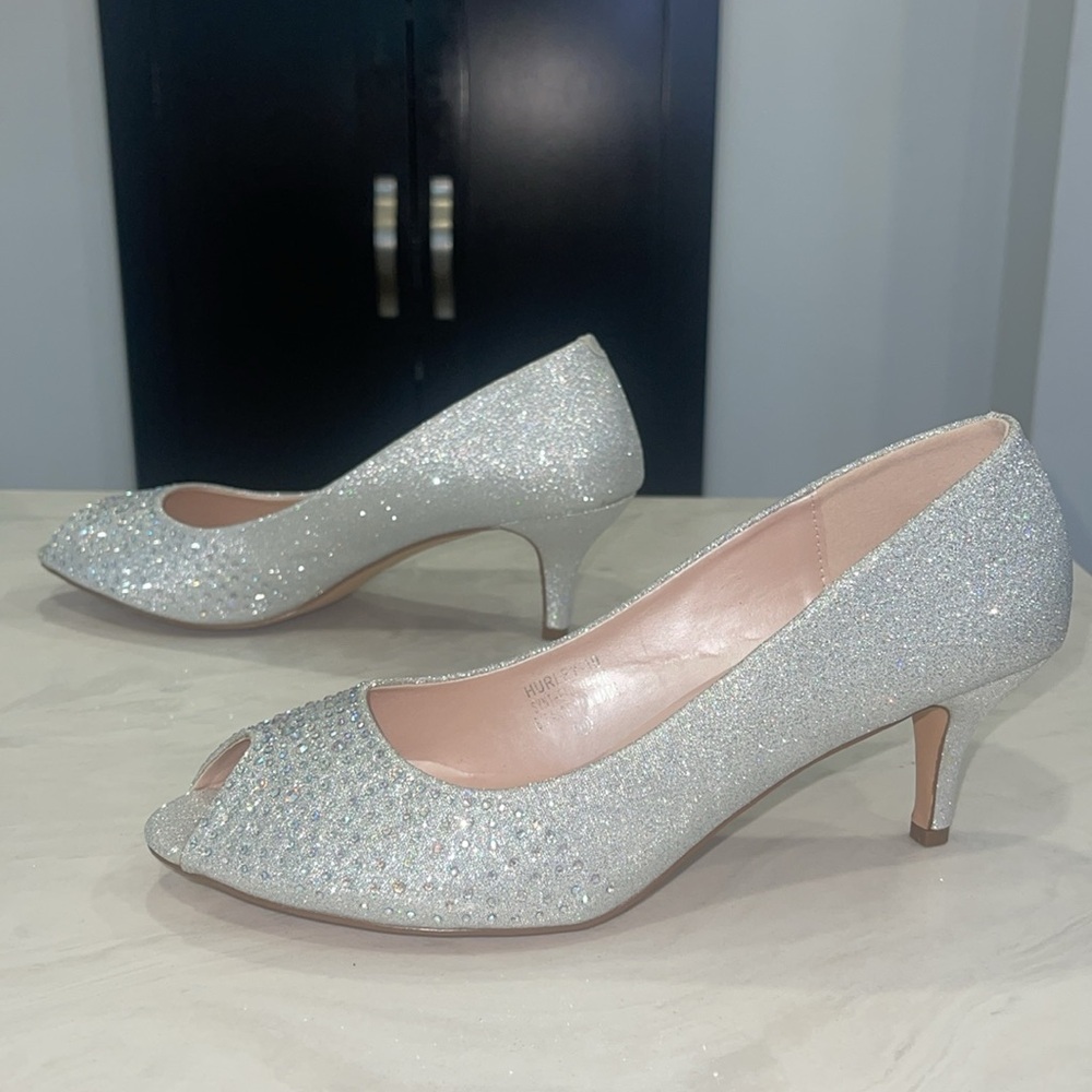New! ✨ “De Blossom” Silver Bedazzle 🪩 Crystal Embellished Heels- Size 10 - Picture 4 of 6